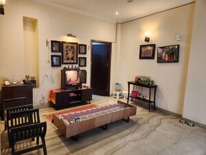 Bedroom in 2.5 BHK Builder Floor at Auram Floor, South City 2 – for Rent