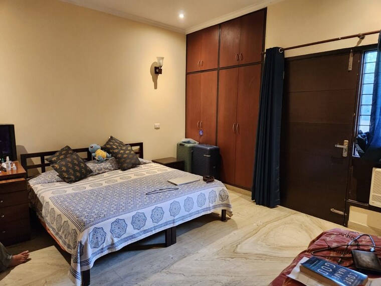 Bedroom, auram-floor 2.5 Bedroom 1500 Sq.Ft. Builder Floor In South City 2 Gurgaon 10621749
