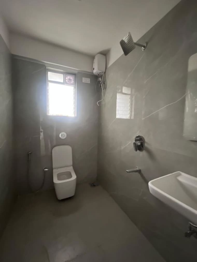 Bathroom, veera desai road 3 Bedroom 1300 Sq.Ft. Apartment In Veera Desai Road Mumbai 10621791