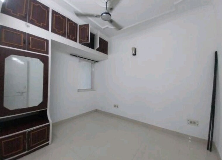 Room, arun-vihar-sector-37 2.5 Bedroom 950 Sq.Ft. Apartment In Sector 37 Noida 10621807