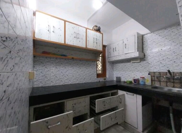 Kitchen, arun-vihar-sector-37 2.5 Bedroom 950 Sq.Ft. Apartment In Sector 37 Noida 10621807