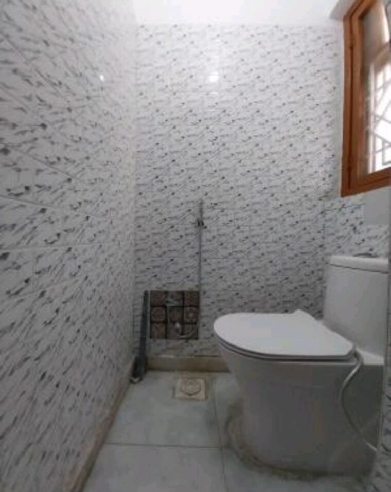 Bathroom, arun-vihar-sector-37 2.5 Bedroom 950 Sq.Ft. Apartment In Sector 37 Noida 10621807