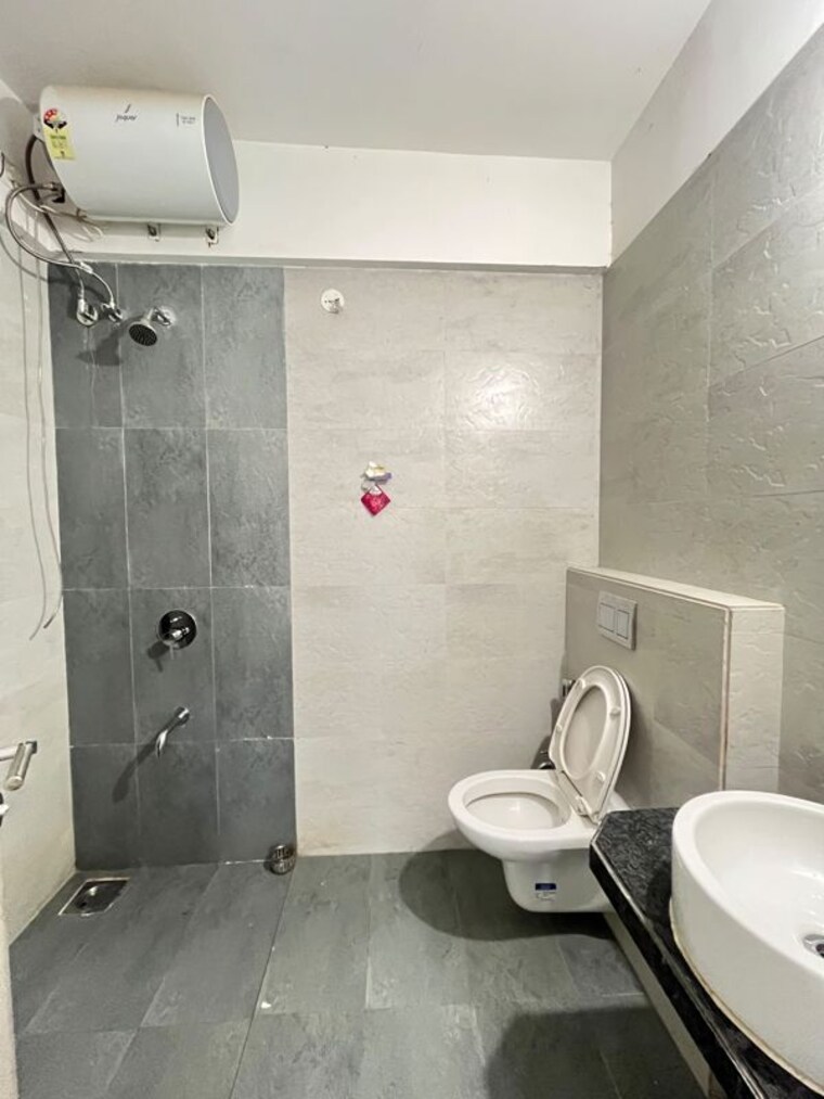 Bathroom, rustomjee-summit 2 Bedroom 830 Sq.Ft. Apartment In Borivali East Mumbai 10621835