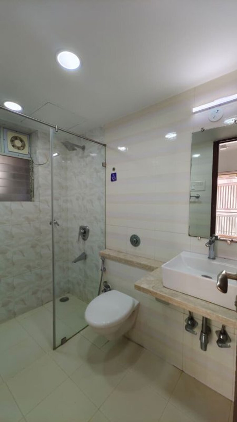 Bathroom, santacruz west 4 Bedroom 1800 Sq.Ft. Apartment In Santacruz West Mumbai 10621868