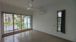 Room in 4 BHK Apartment at Santacruz West – for Sale