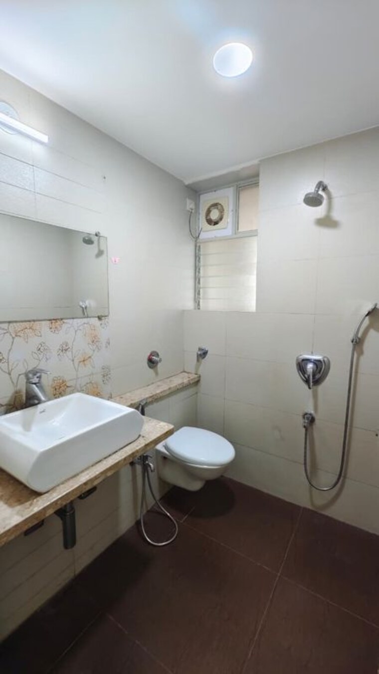 Bathroom, santacruz west 4 Bedroom 1800 Sq.Ft. Apartment In Santacruz West Mumbai 10621868