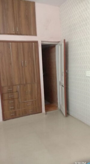 Furnished Amenities in 3.5 BHK Builder Floor at Sector 26 – for Sale
