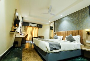 Bedroom in 3 BHK Apartment at Ideal Lake View, Topsia – for Rent