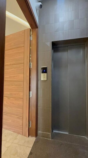 2 BHK Builder Floor – Entrance View at Kalkaji - for Rent