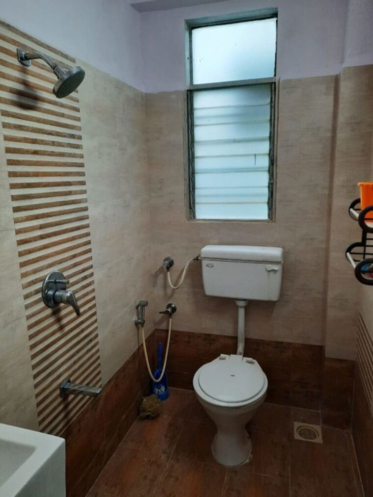 Bathroom, khar west 2 Bedroom 720 Sq.Ft. Apartment In Khar West Mumbai 10622036