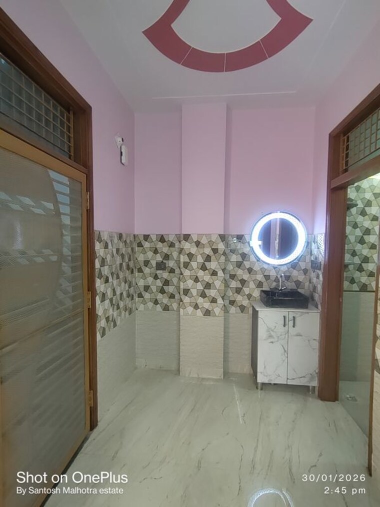 Bathroom, dwarka mor 1.5 Bedroom 650 Sq.Ft. Builder Floor In Dwarka Mor Delhi 10622048