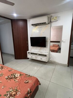 Parking in 3 BHK Builder Floor at Sector 52 – for Rent