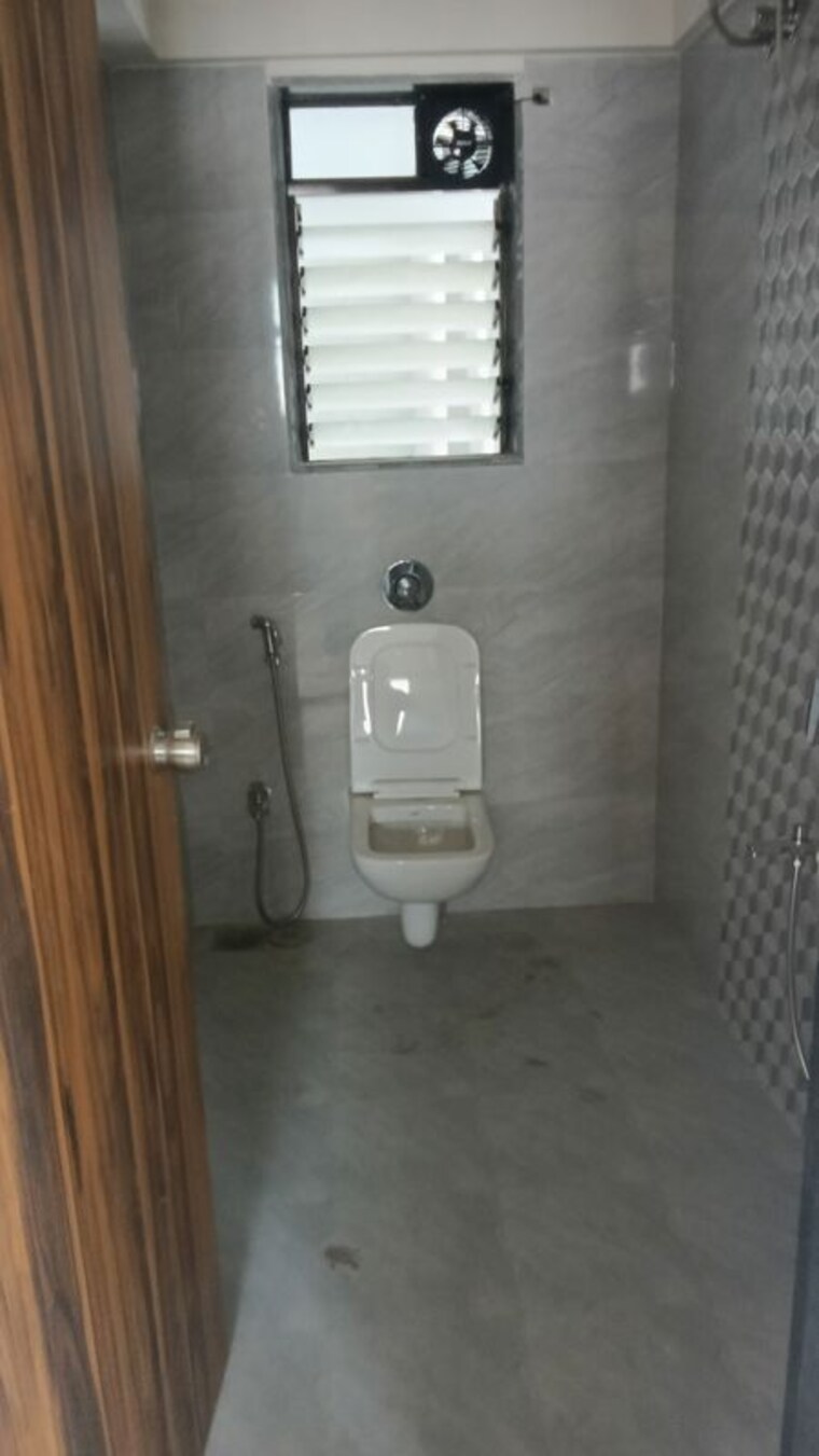 Bathroom, suyash-chs-prabhadevi 1 Bedroom 425 Sq.Ft. Apartment In Prabhadevi Mumbai 10622065