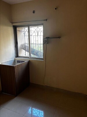 Room in 1 BHK Apartment at Vijay Park, Kasarvadavali – for Rent