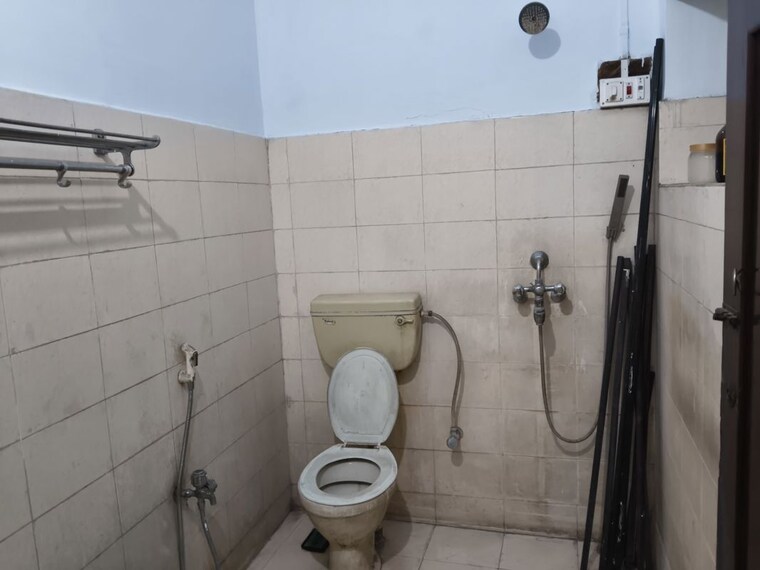 Bathroom, tollygunge 4 Bedroom 1400 Sq.Ft. Builder Floor In Tollygunge Kolkata 10622078