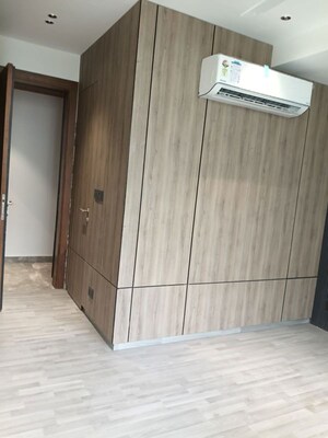 Room in 3 BHK Builder Floor at SS Southend Floors, South City 2 – for Rent