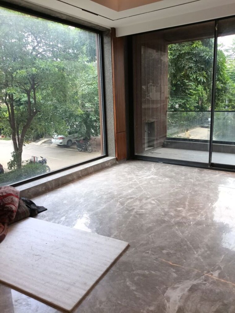 Balcony, ss-southend-floors 3 Bedroom 2005 Sq.Ft. Builder Floor In South City 2 Gurgaon 10622079