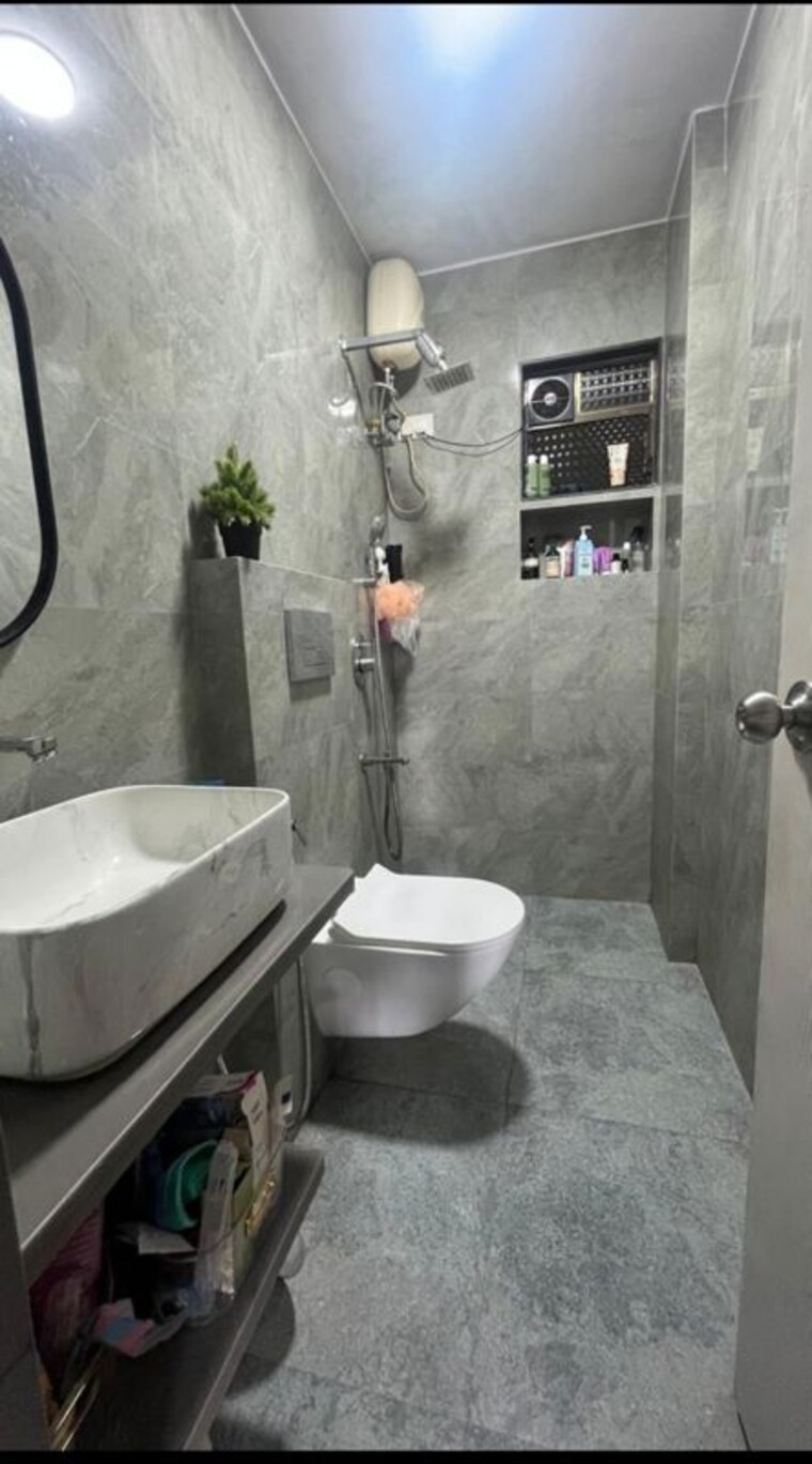 Bathroom, balkum pada 1 Bedroom 460 Sq.Ft. Apartment In Balkum Pada Thane 10622084