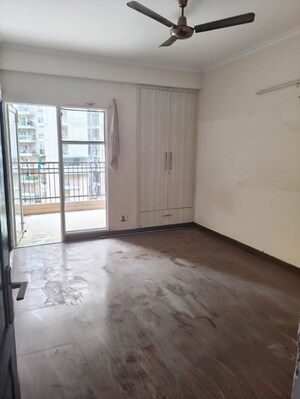 Room in 3 BHK Apartment at JM Florence, Tech Zone 4 Greater Noida – for Rent