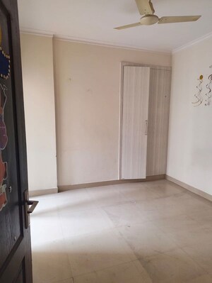 Room in 3 BHK Apartment at JM Florence, Tech Zone 4 Greater Noida – for Rent