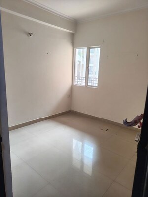 Room in 3 BHK Apartment at JM Florence, Tech Zone 4 Greater Noida – for Rent
