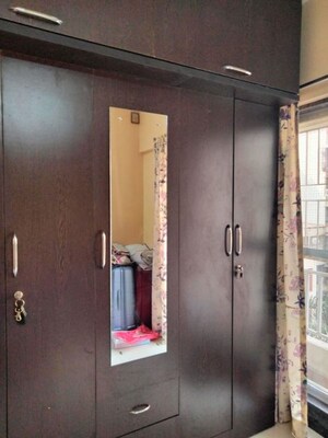 Room in 2 BHK Apartment at L And T Seawoods Residences, Seawoods – for Rent