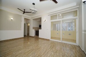 Room in 2.5 BHK Apartment at Amrapali Silicon City, Sector 76 – for Sale