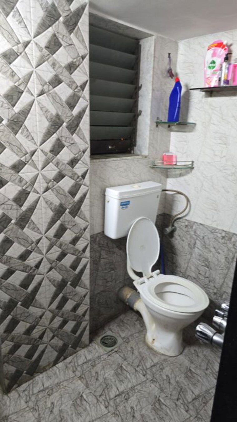 Bathroom, aditya-aryan 2 Bedroom 900 Sq.Ft. Apartment In Borivali East Mumbai 10622130