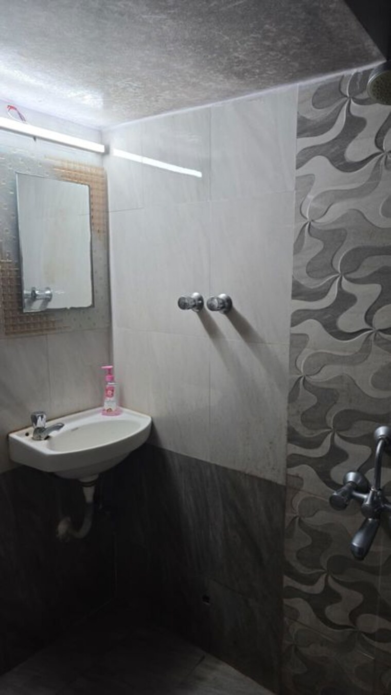 Bathroom, aditya-aryan 2 Bedroom 900 Sq.Ft. Apartment In Borivali East Mumbai 10622130
