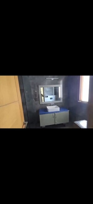 Room in 4 BHK Builder Floor at Green Fields Colony – for Sale