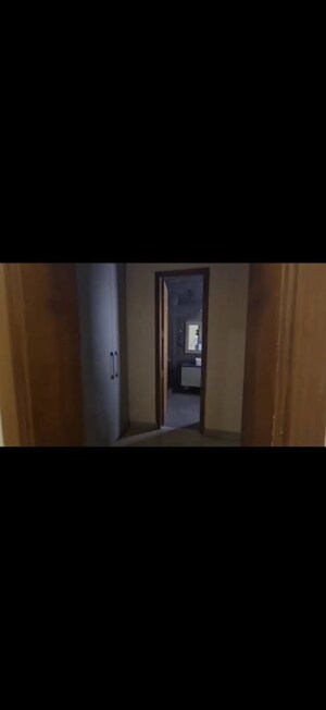 Room in 4 BHK Builder Floor at Green Fields Colony – for Rent