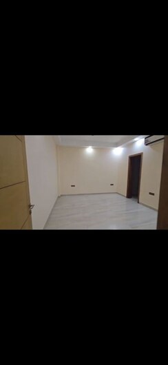 4 BHK + Servant Room Builder Floor For Rent in Green Fields Colony