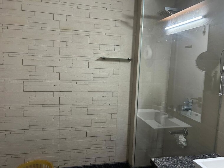 Bathroom, new friends colony 4 Bedroom 300 Sq.Yd. Builder Floor In New Friends Colony Delhi 10622211