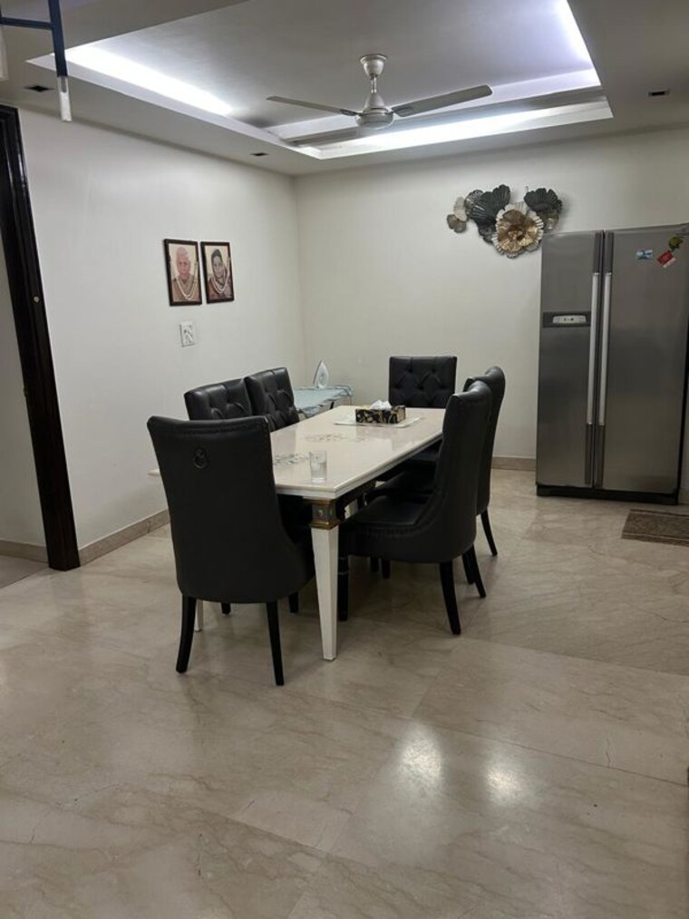 Team Area, new friends colony 4 Bedroom 300 Sq.Yd. Builder Floor In New Friends Colony Delhi 10622211