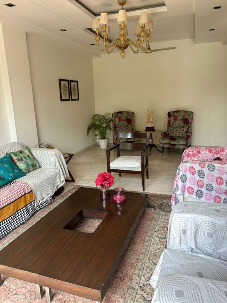 Bedroom, new friends colony 4 Bedroom 300 Sq.Yd. Builder Floor In New Friends Colony Delhi 10622211