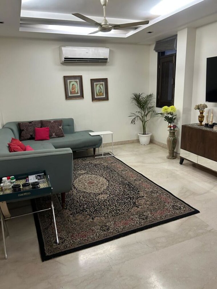 Bedroom, new friends colony 4 Bedroom 300 Sq.Yd. Builder Floor In New Friends Colony Delhi 10622211