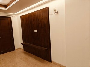 Room in 4 BHK Builder Floor at New Friends Colony – for Sale