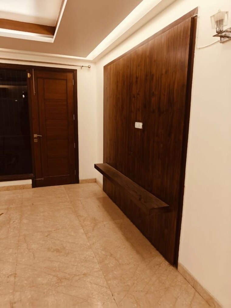 Room, new friends colony 4 Bedroom 516 Sq.Yd. Builder Floor In New Friends Colony Delhi 10622217