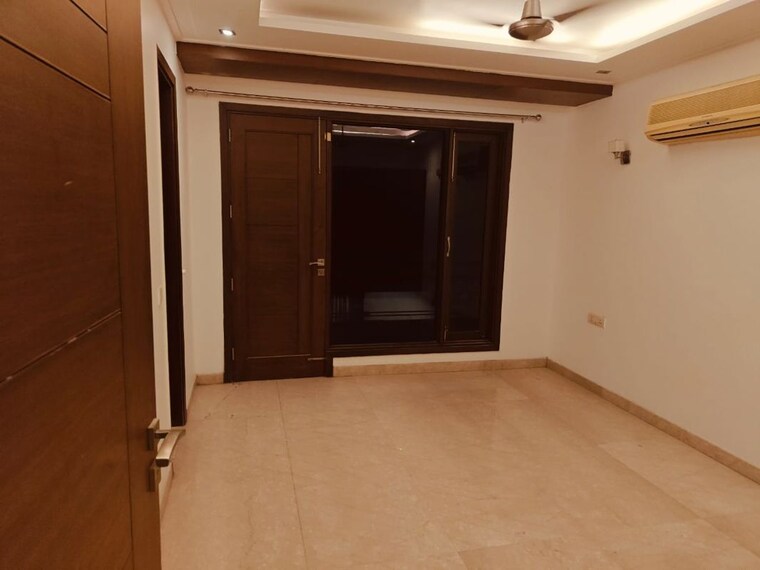 Room, new friends colony 4 Bedroom 516 Sq.Yd. Builder Floor In New Friends Colony Delhi 10622217