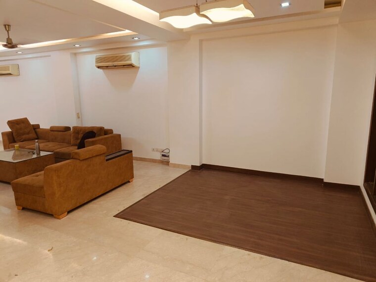 Room, new friends colony 4 Bedroom 516 Sq.Yd. Builder Floor In New Friends Colony Delhi 10622217