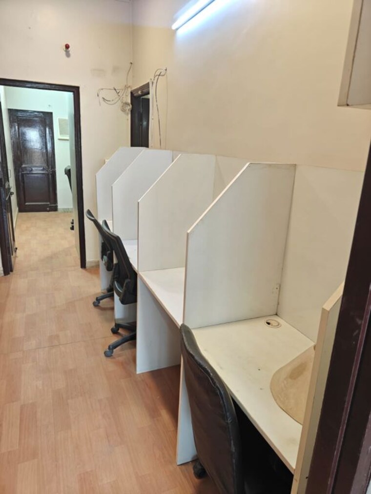 Team Area, green fields colony Commercial Office Space 100 Sq.Yd. In Green Fields Colony Faridabad 10622240