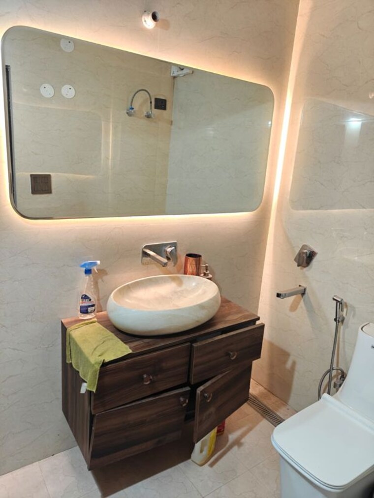 Bathroom, green fields colony Commercial Office Space 100 Sq.Yd. In Green Fields Colony Faridabad 10622240