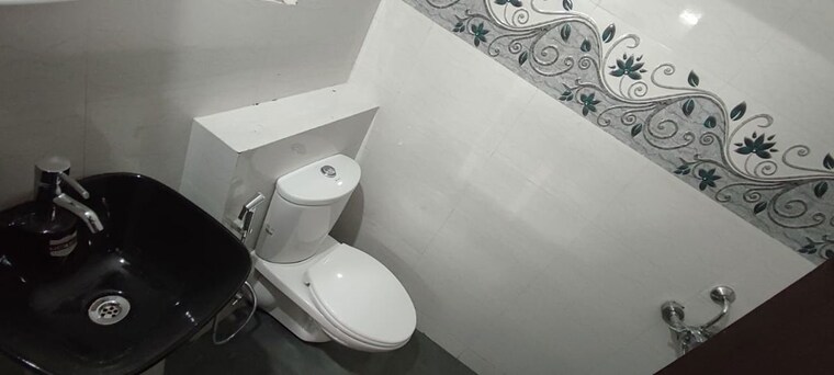 Bathroom, sushant lok i Studio 90 Sq.Yd. Builder Floor In Sushant Lok I Gurgaon 10622254