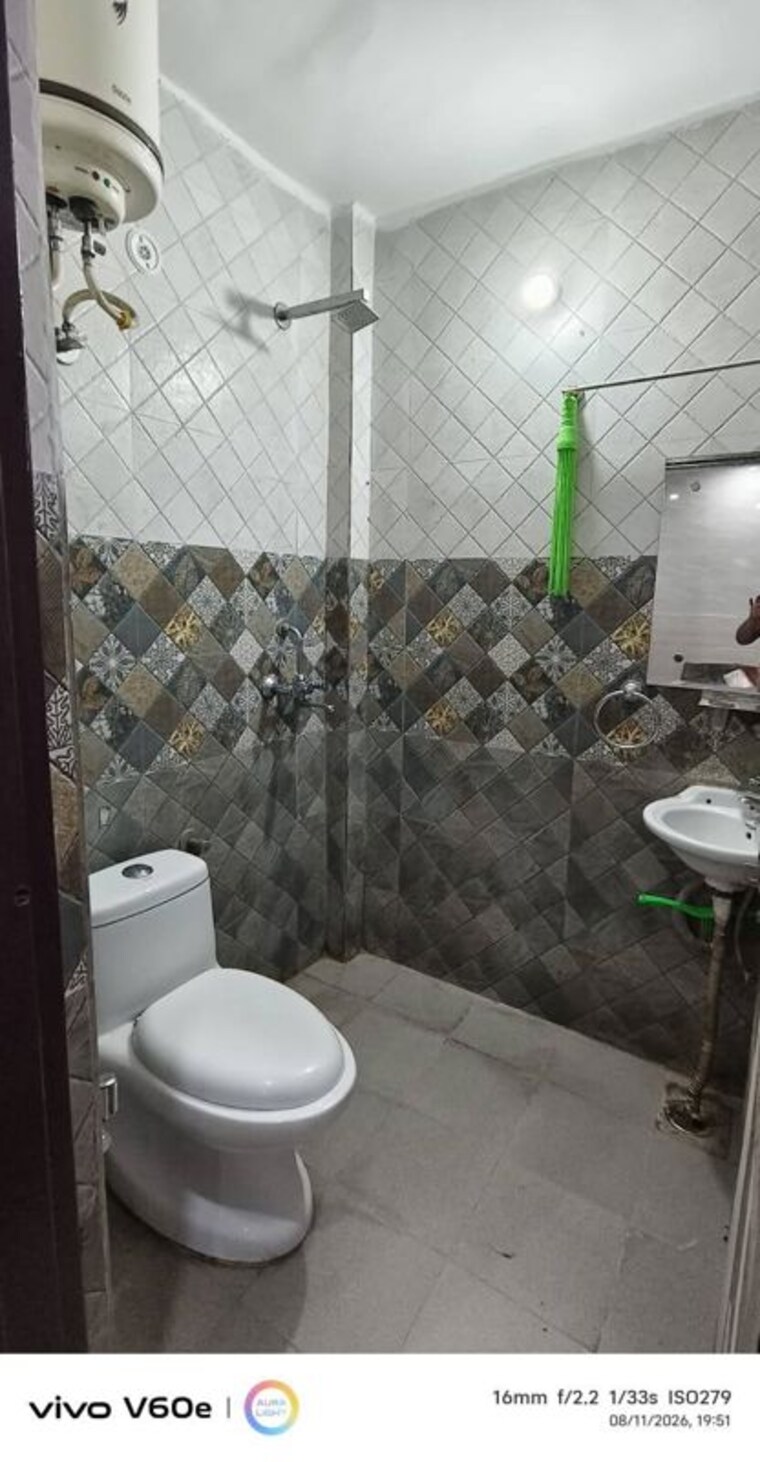 Bathroom, sushant lok i 1 RK 400 Sq.Ft. Builder Floor In Sushant Lok I Gurgaon 10622278