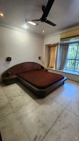 Living Room in 3 BHK Apartment at Rosie Apartments, Santacruz West – for Rent