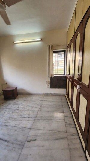Room in 3 BHK Apartment at Rosie Apartments, Santacruz West – for Rent