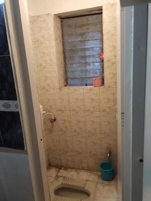 Bathroom in 1.5 BHK Apartment at Rambaug Colony – for Rent