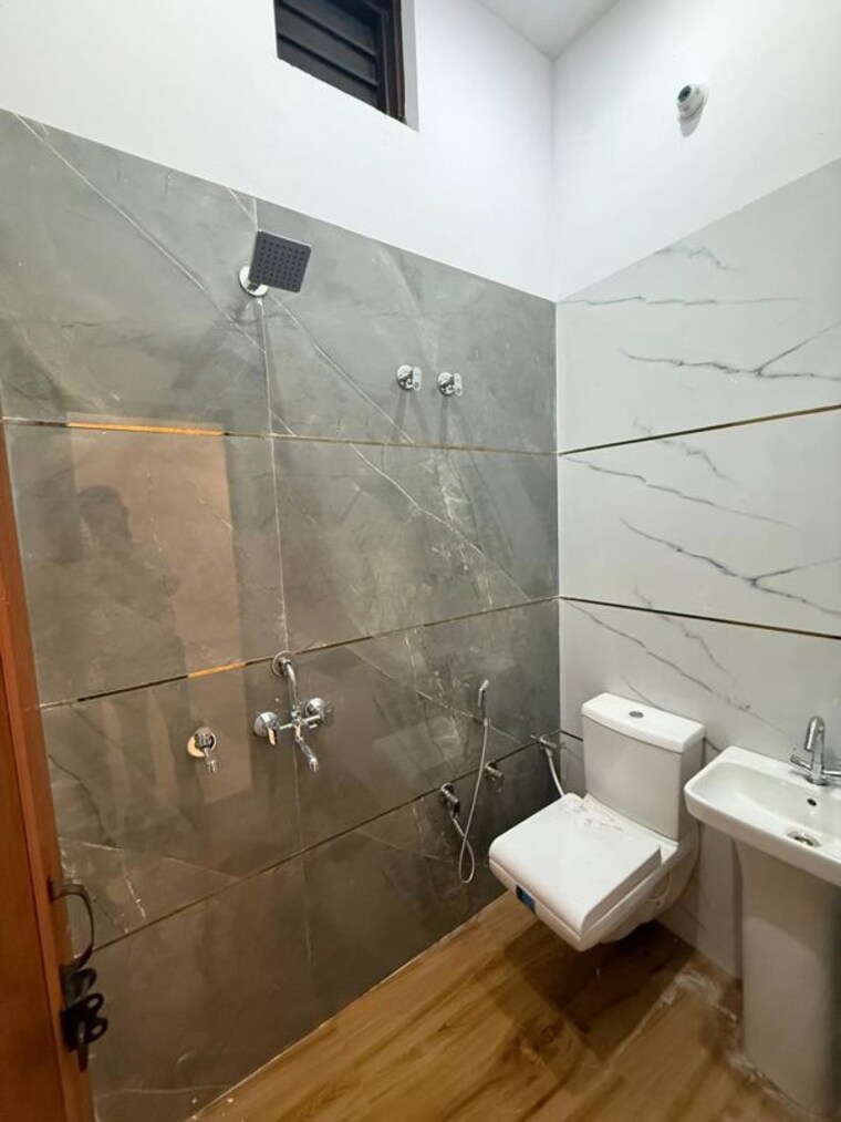 Bathroom, nawada 5 Bedroom 1200 Sq.Ft. Independent House In Nawada Dehradun 10622333