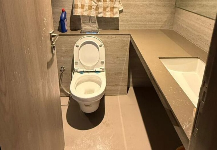 Bathroom, solitaire-corporate-park Commercial Office Space 5500 Sq.Ft. In Andheri East Mumbai 10622337