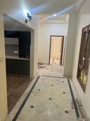 Building Lobby in 3 BHK Villa at Sector 40 – for Rent